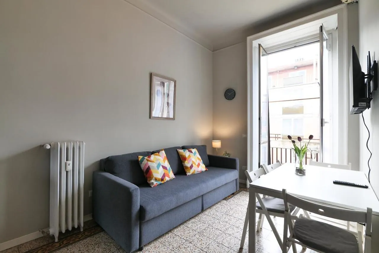 Primopiano - Giacosa Apartment Milan 0*,